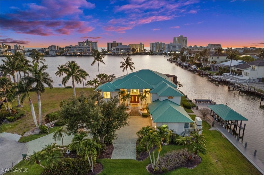 371 Bayside Ave, Naples