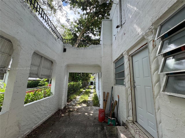 5 of 9 - 1920 Sw 13th St, Miami, FL