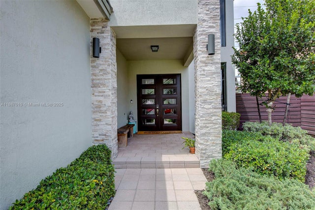 5 of 48 - 16065 Sw 136th Ter, Miami, FL