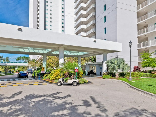 2 of 34 - 15051 Royal Oaks Ln 906, North Miami, FL