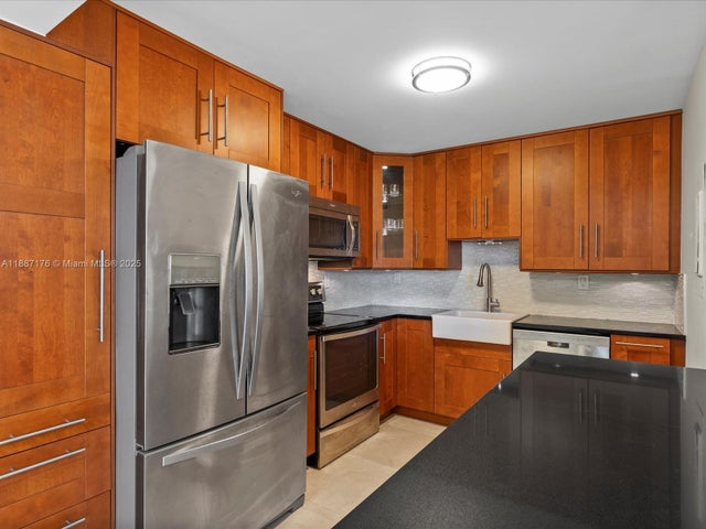 2 of 37 - 1623 Collins Ave 215, Miami Beach, FL