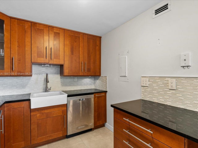 3 of 37 - 1623 Collins Ave 215, Miami Beach, FL