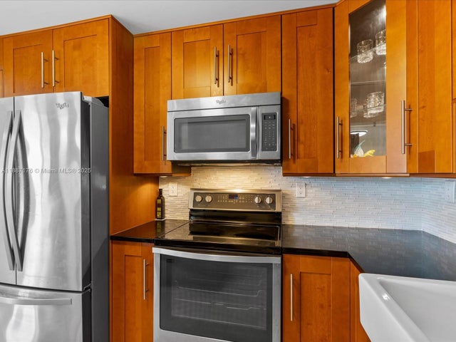 4 of 37 - 1623 Collins Ave 215, Miami Beach, FL