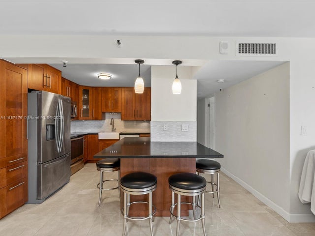 5 of 37 - 1623 Collins Ave 215, Miami Beach, FL