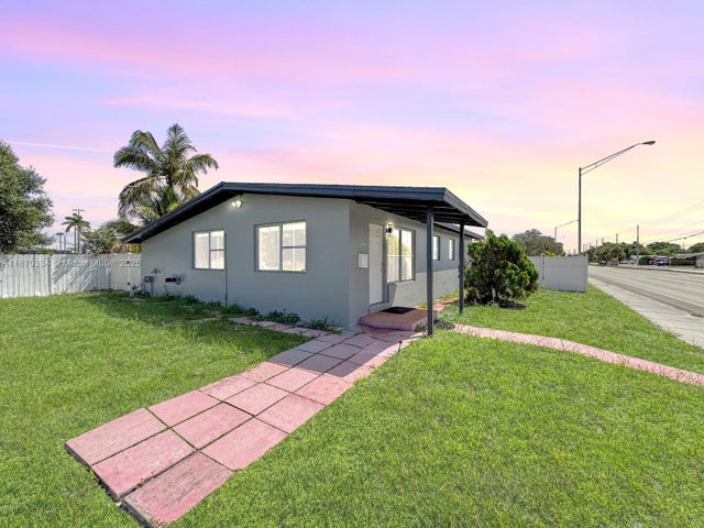 2 of 38 - 2861 Davie Blvd, Fort Lauderdale, FL