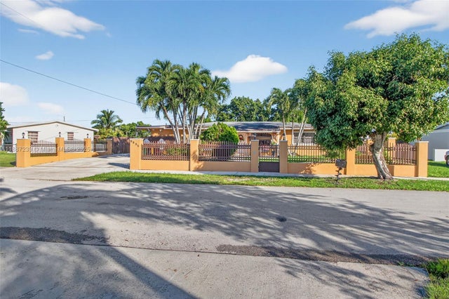 4 of 47 - 9955 Pan American Dr, Cutler Bay, FL