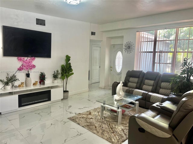 3 of 14 - 289 Nw 109th St, Miami, FL