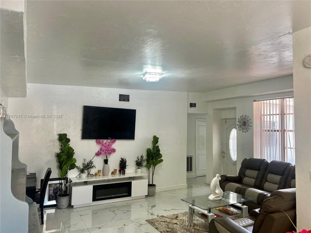 5 of 14 - 289 Nw 109th St, Miami, FL