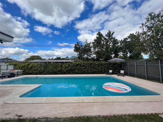 3 of 42 - 12445 Sw 42 St, Miami, FL