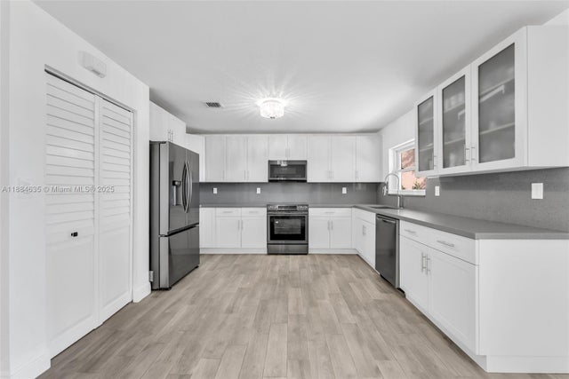 5 of 37 - 13505 Sw 122nd Ave, Miami, FL