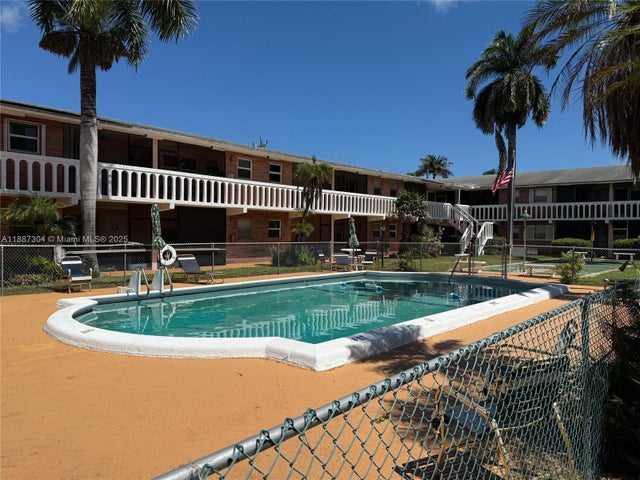 1 of 11 - 160 Ne 8th Ave 25a, Hallandale Beach, FL