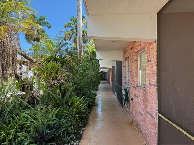 3 of 11 - 160 Ne 8th Ave 25a, Hallandale Beach, FL