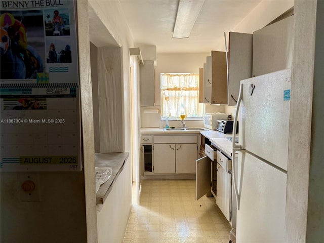 4 of 11 - 160 Ne 8th Ave 25a, Hallandale Beach, FL