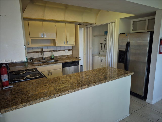 5 of 22 - 4001 Hillcrest Dr 602-4, Hollywood, FL