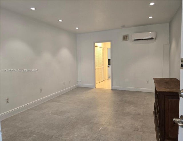 4 of 12 - 835 Meridian Ave 4, Miami Beach, FL