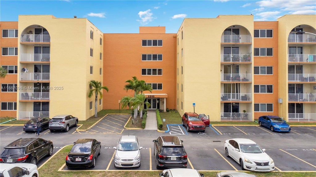 6990 Nw 186th St 4-511, Hialeah
