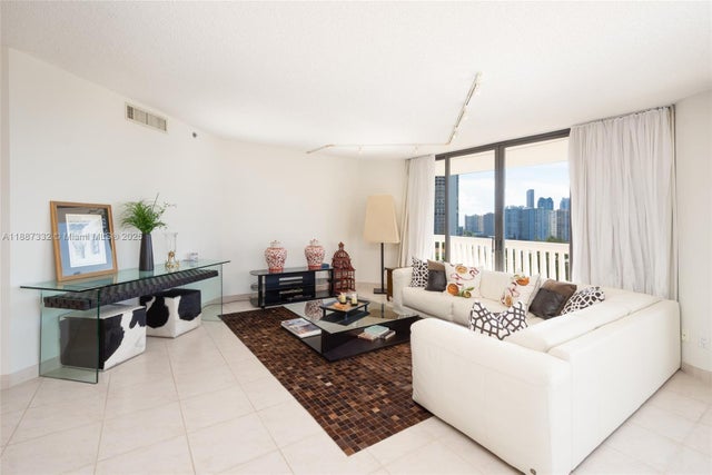 3 of 26 - 2000 Island Blvd 1002, Aventura, FL