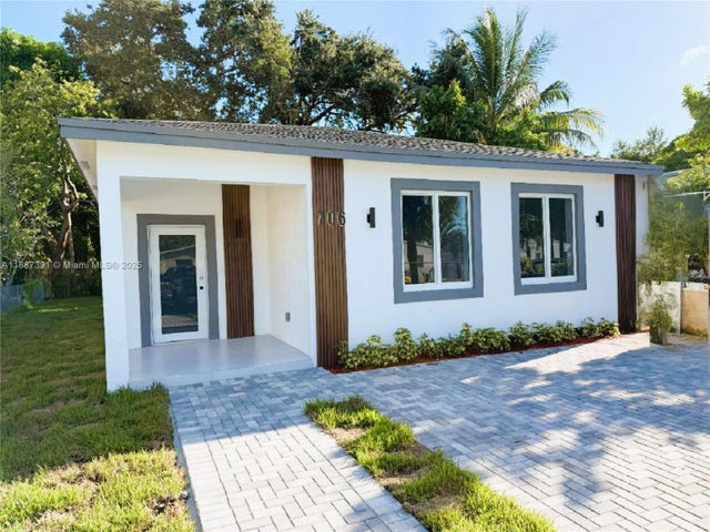 2 of 50 - 706 Sw 7th St, Dania Beach, FL