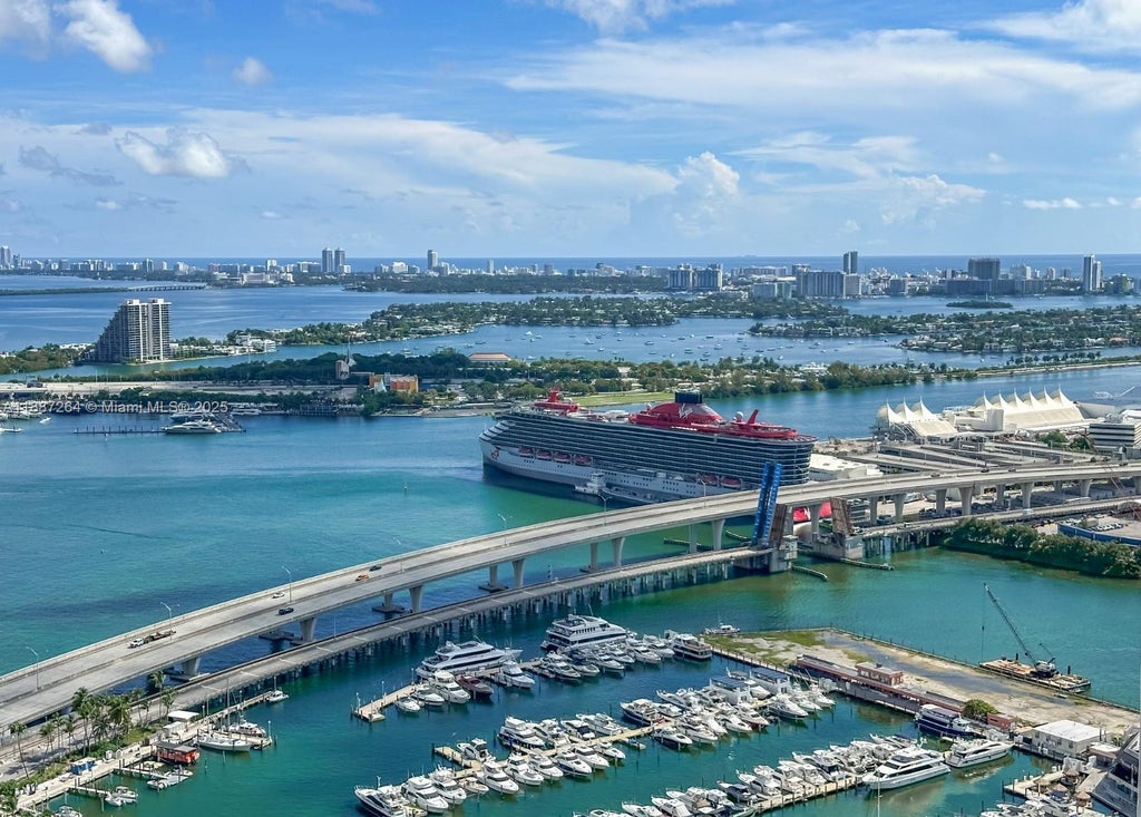 244 Biscayne Blvd 4404, Miami