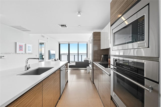 3 of 25 - 460 Ne 28th St 1805, Miami, FL