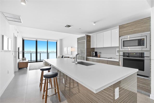 4 of 25 - 460 Ne 28th St 1805, Miami, FL
