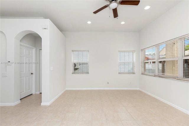 4 of 38 - 934 Nw 126th Ave, Coral Springs, FL