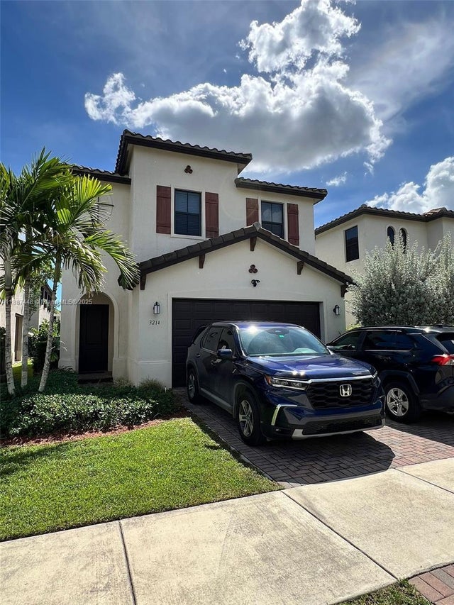 3214 W 97th St, Hialeah