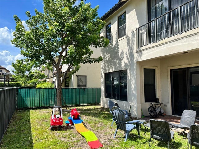 5 of 22 - 3214 W 97th St, Hialeah, FL