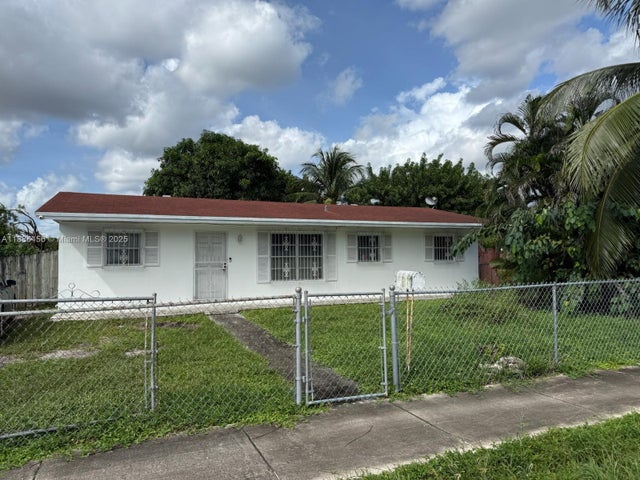 2 of 4 - 3277 Nw 179th St, Miami Gardens, FL