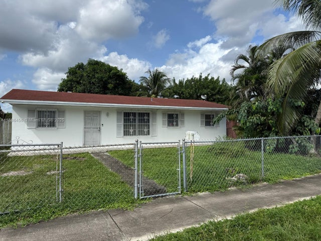 3 of 4 - 3277 Nw 179th St, Miami Gardens, FL