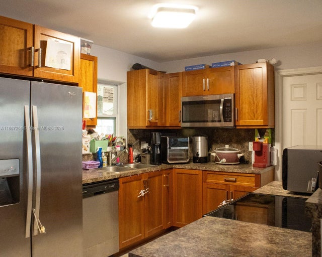 4 of 15 - 6630 Charleston St, Hollywood, FL