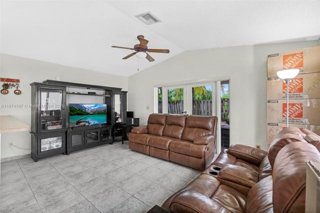 5 of 21 - 17482 Sw 143rd Pl, Miami, FL
