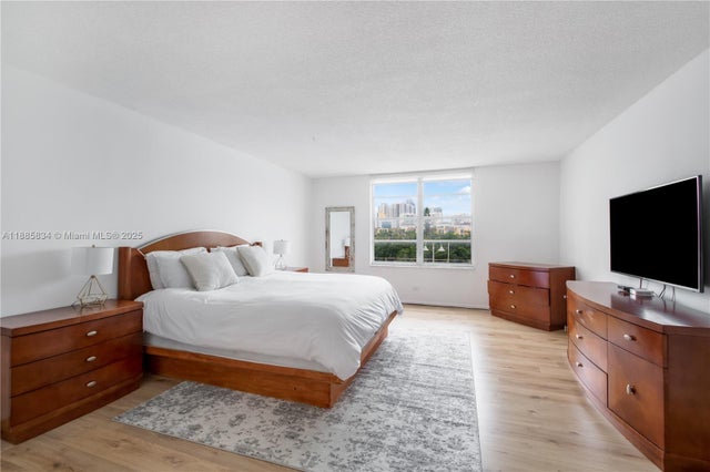 5 of 11 - 230 174th St 414, Sunny Isles Beach, FL