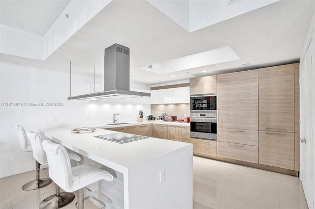 2 of 36 - 17301 Biscayne Blvd 1207, North Miami Beach, FL