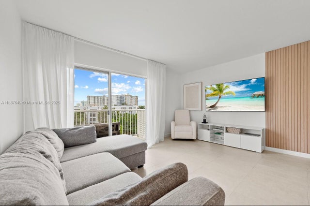 4 of 21 - 17800 Atlantic Blvd Ph-3, Sunny Isles Beach, FL