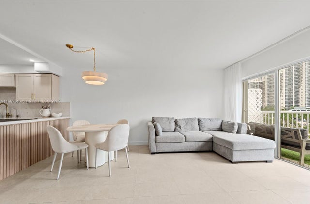 5 of 21 - 17800 Atlantic Blvd Ph-3, Sunny Isles Beach, FL