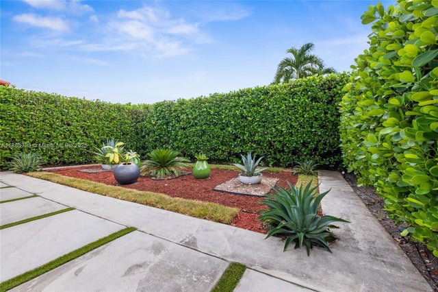 4 of 37 - 2121 Red Rd, Coral Gables, FL