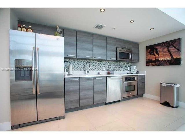 4 of 22 - 421 Meridian Ave 21, Miami Beach, FL