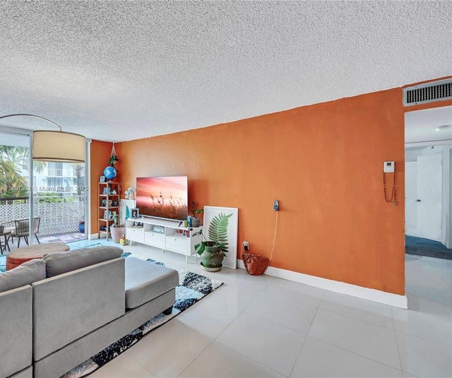 4 of 12 - 488 Nw 165th St Rd B-312, Miami, FL