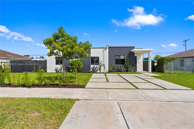 1 of 32 - 10925 Sw 218th Ter, Miami, FL