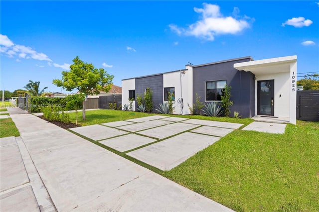 3 of 32 - 10925 Sw 218th Ter, Miami, FL