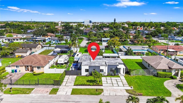 4 of 32 - 10925 Sw 218th Ter, Miami, FL