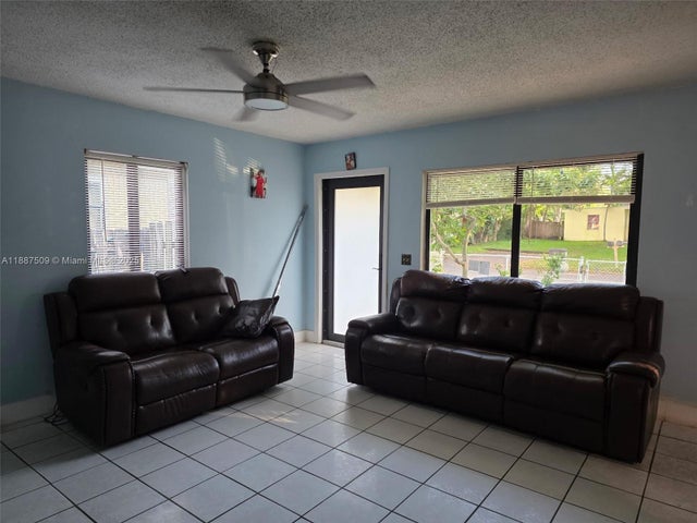 2 of 23 - 1025 Selkirk St, West Palm Beach, FL