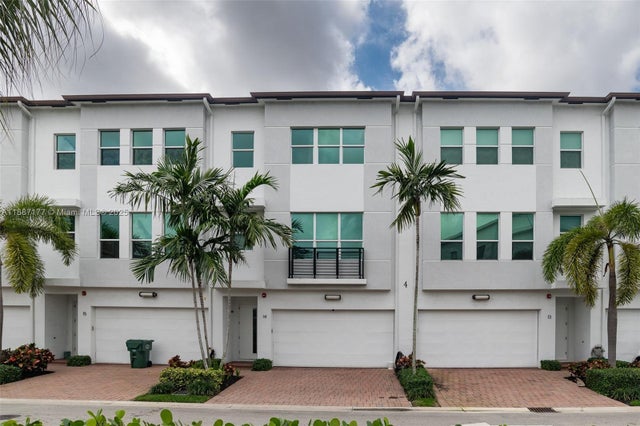 2 of 71 - 2900 Ne 12th Ter 14, Oakland Park, FL
