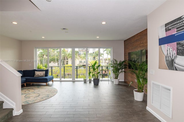 5 of 71 - 2900 Ne 12th Ter 14, Oakland Park, FL