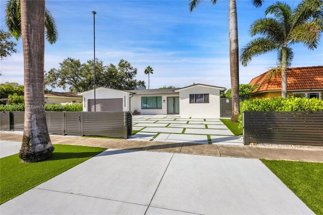 2 of 49 - 5501 Mckinley St, Hollywood, FL