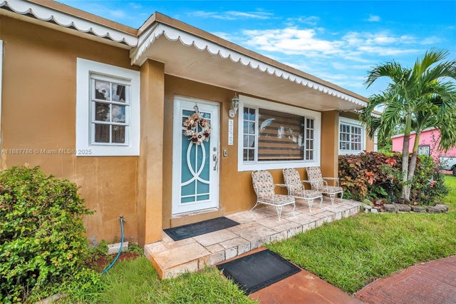 2 of 25 - 3825 Nw 193rd Ter, Miami Gardens, FL