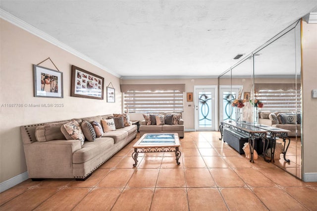 4 of 25 - 3825 Nw 193rd Ter, Miami Gardens, FL