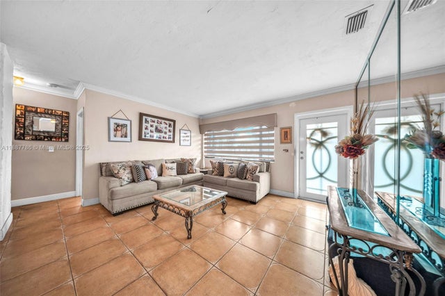5 of 25 - 3825 Nw 193rd Ter, Miami Gardens, FL