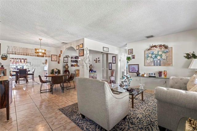 4 of 23 - 2250 Nw 178th St, Miami Gardens, FL